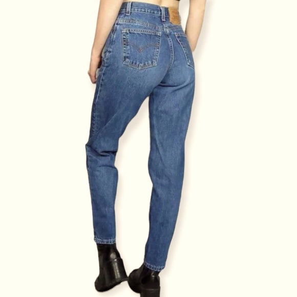 Vintage Levi’s 550 Medium Wash Tapered Leg Jeans - Picture 16 of 16